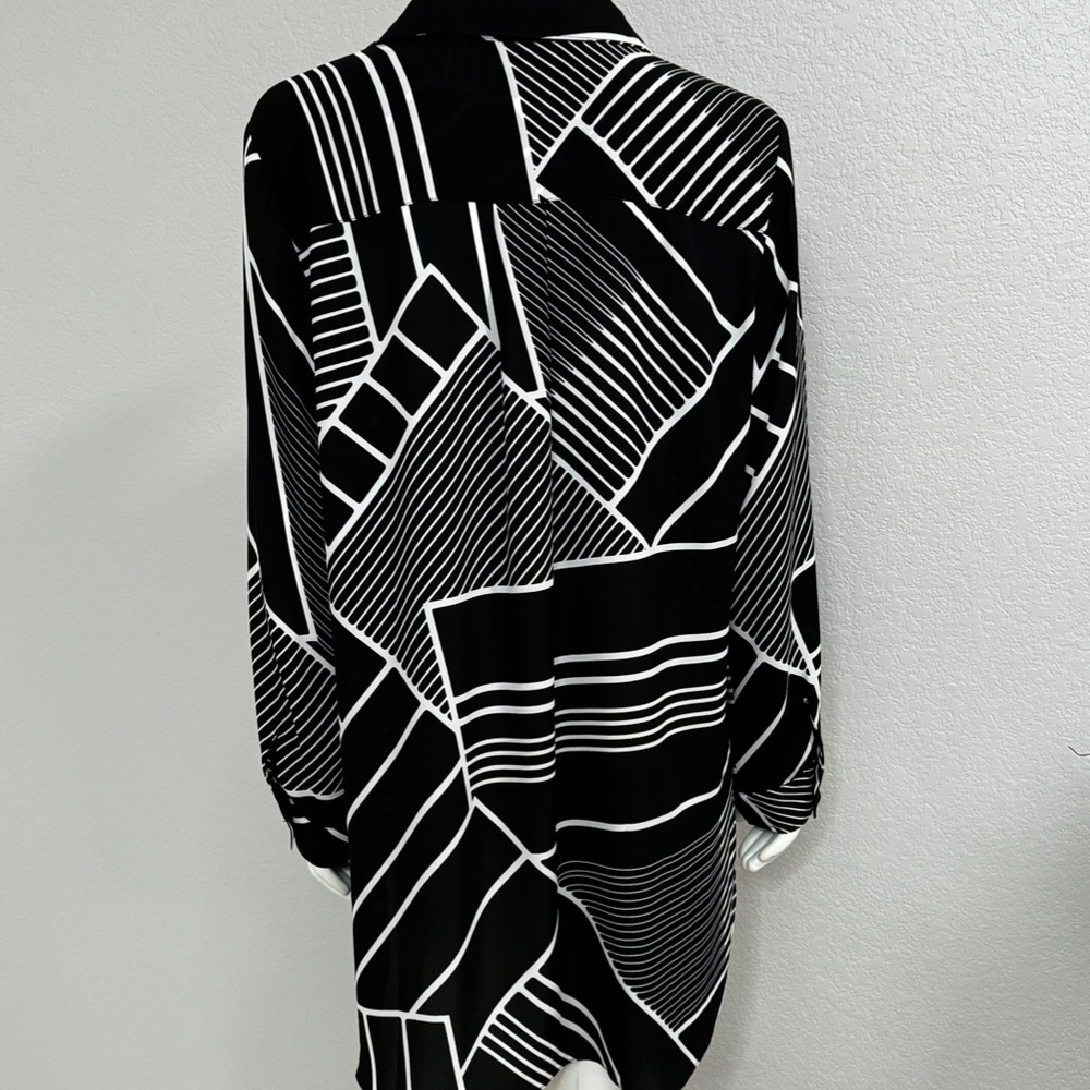 Chico’s Black & White Geometric Print Top - Picture 5 of 7